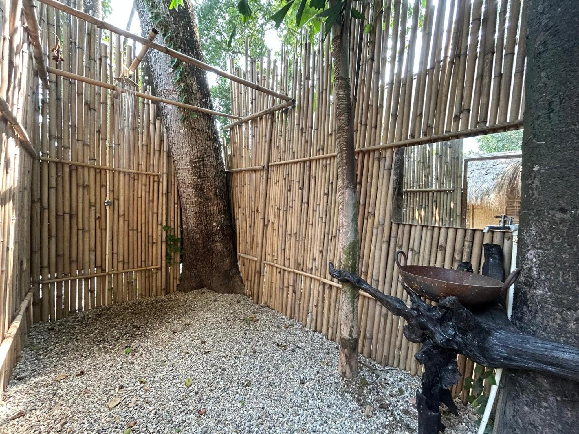 Happy Lemon Tree Lodge Sauraha Exterior foto